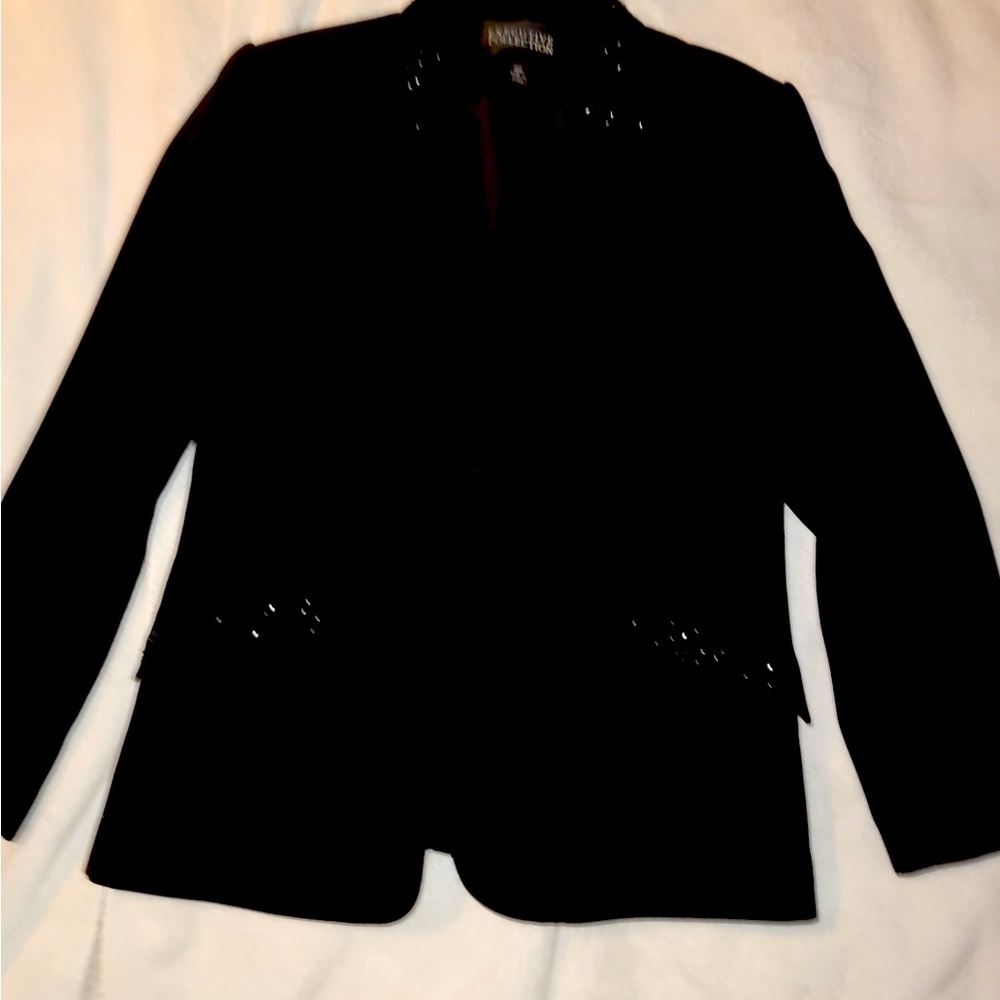 Woman’s suit size 12P